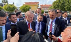 Cumhurbaşkanı Erdoğan'a cuma namazında vatandaşlardan sevgi seli