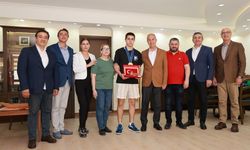 Dünya şampiyonundan Doruk Erolçevik’ten Özçelik’e ziyaret