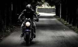 Alanya’da motosikletli kapkaççı kayıplara karıştı