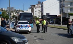 Halk otobüsü trafik ışıklarında bekleyen araçların arasına daldı: 3 yaralı