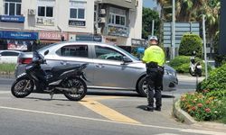 Otomobille motosiklet çarpıştı: 1 yaralı