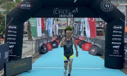'Demir Adam' Triatlon Türkiye Kupası'nda ikinci oldu