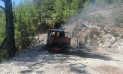 Alanya’da yanan minibüs kullanılamaz hale geldi