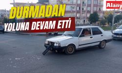 İki otomobil çarpıştı!  Sürücü durmadan yoluna devam etti'