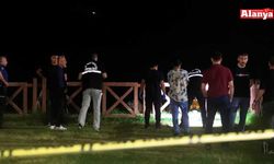 Falezlerin kenarında bulunan kadın çantası ekipleri alarma geçirdi