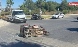 Elektrikli bisiklete ticari taksi çarptı: 3 Alman vatandaşı yaralandı