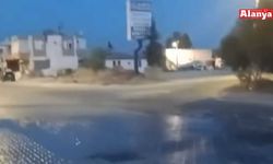 Patlayan borudan su bir aydır boşa akıyor
