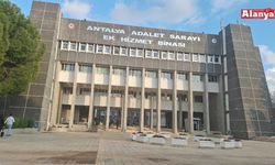 Antalya'da rüşvet soruşturmasında adliyeye sevk edilen şüphelilerden 3'ü tutuklandı
