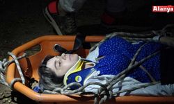 4 metrelik inşaat çukuruna düşen turist itfaiye tarafından kurtarıldı