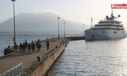 ABD’li turistler lüks gemiyle Alanya’ya geldi