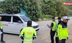Alanya'da korsan taşıma ile mücadele sürüyor