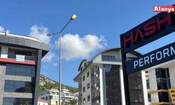 Alanya'da  yanan lambalar “gündüzü” aydınlattı