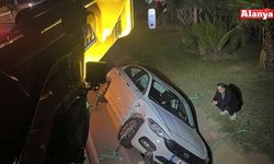 Alanya’da otomobil sulama kanalına devrildi