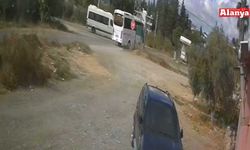 Antalya'da okul servisiyle midibüs çarpıştı: 7 öğrenci yaralandı