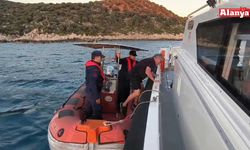 Kayalıklarda mahsur kalan Alman turisti Sahil Güvenlik ekipleri kurtardı