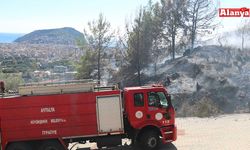lanya’da ağaçlık alanda çıkan yangın villalara sıçramadan söndürüldü