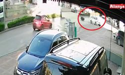 Otomobille çarpışan motosikletli, metrelerce havaya savruldu