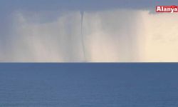 Alanya’da ardı ardına çıkan hortumlar kamerada