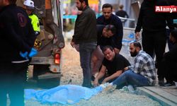 Ekmek almaya giderken kepçenin altında kalan yaşlı adam hayatını kaybetti