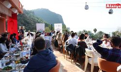 ALKÜ Rektörü Türkdoğan öğrencilerle buluştu