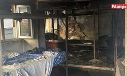 Apartmanın giriş katında çıkan yangın korkuttu
