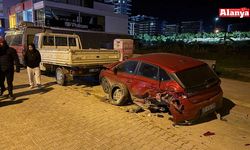 Alanya’da kontrolden çıkan otomobil, ortalığı savaş alanına çevirdi