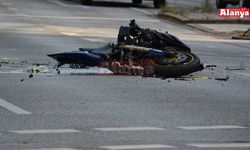 Alanya’da elektrik direğine çarpan motosikletin sürücü yaralandı