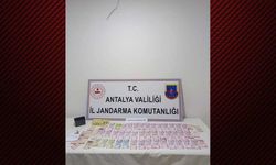 Mahalle muhtarı kumar oynatırken yakalandı