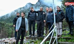 Vali Şahin Alanya'daki taşkın bölgesini inceledi