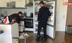 Alanya'da ev sahipleri geceyi dışarıda geçirdi