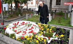 Bahçeli'den Yazıcıoğlu'nun kabrine ziyaret