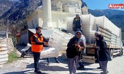 Üreticilere ipekböceği besleme tablası desteği