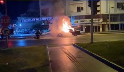 Seyir halindeki araç alev alev yandı
