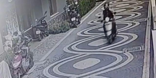 Alanya’da motosiklet hırsızlığı güvenlik kamerasına yansıdı