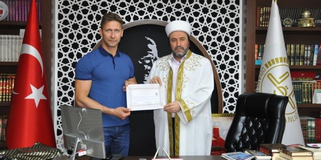 Alanya’da yaşayan Rus vatandaşı Müslüman oldu 