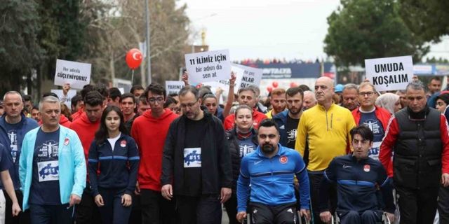 Bakan Kasapoğlu, 18. Antalya Maratonu’ndaki farkındalık koşusuna katıldı