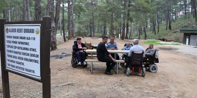 Alanya Belediyesi’nden engelliler için özel piknik masası