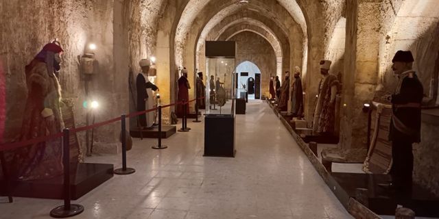 Alanya’nın tek balmumu galerisinde Osmanlı padişahları | VİDEO HABER