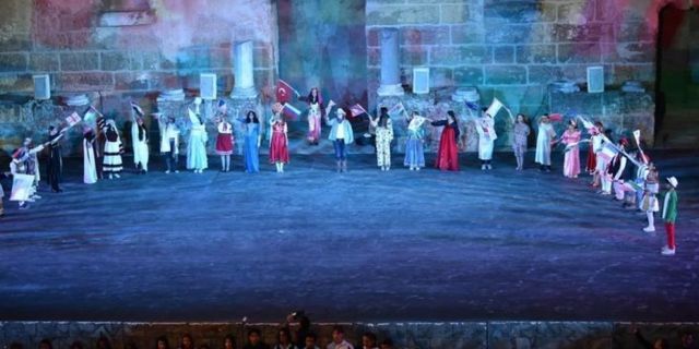Aspendos Antik Tiyatrosu'nda 23 Nisan coşkusu