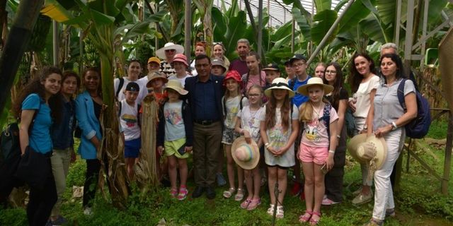 Kardeş şehir çocuklarına Alanya’nın tropikal meyveleri tanıtıldı