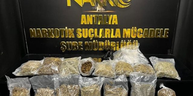 8,5 kilogram esrar, 20 gram kokain maddesi ele geçirildi