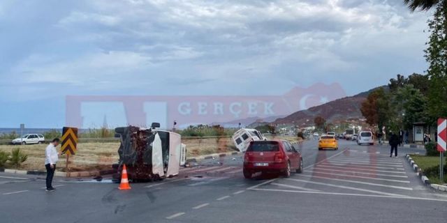 Alanya’da yolcu minibüsü ile minibüsün çarpıştı kazada 9 kişi yaralandı | VİDEO HABER