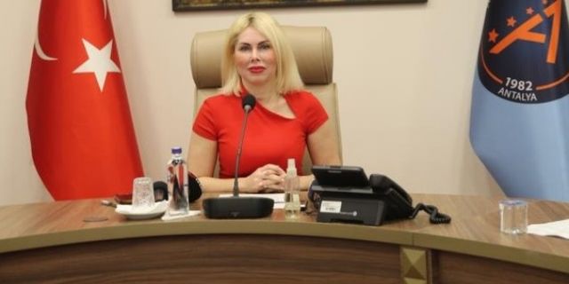 AÜ Rektörü Özlenen Özkan'dan 3"üncü rahim nakli sinyali