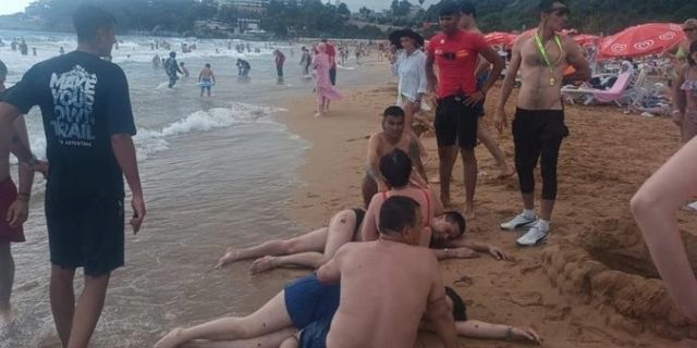 Alanya'da tatilciler boğulmaktan son anda kurtarıldı