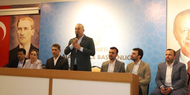 Mevlüt Çavuşoğlu, Alanya'da partililer ile bir araya geldi