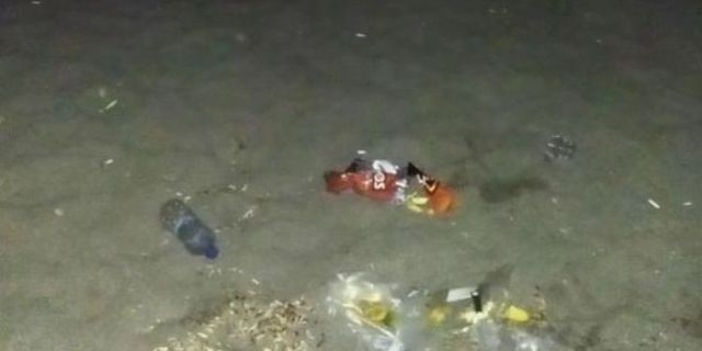 Sahile bırakılan çöpler tepki çekti