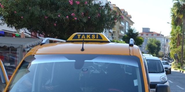 Alanya'da taksici, turistten 3 bin dolar istedi iddiası!