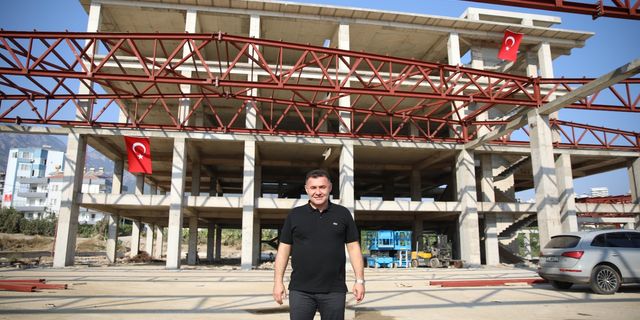 Başkan Yücel Mahmutlar Kültür Merkezi İnşaatını yerinde inceledi