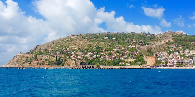 Alanya’da Hazine’ye ait 14 arazi satışa çıkarıldı