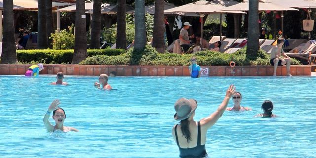 Antalya'da havuzlar denetlenip numune alınıyor